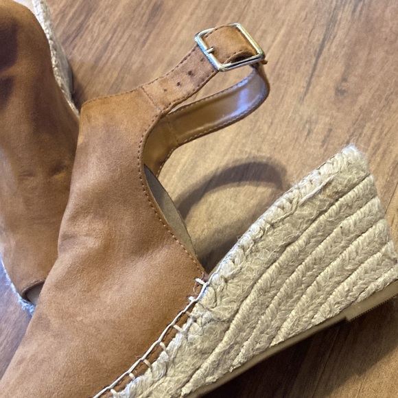 Gap Womens tan size 8 wedges - Picture 6 of 6